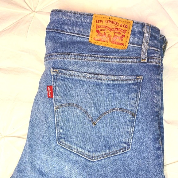 Levi’s | Women’s 711 Skinny Jeans - Picture 2 of 5